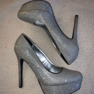 Size 10 Silver Glitter Pumps